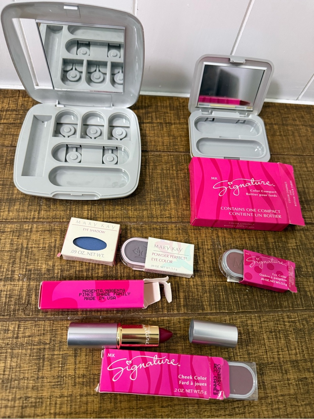 Mary Kay Signature Cheek & Lip Color Compact with Bright Pink Packaging